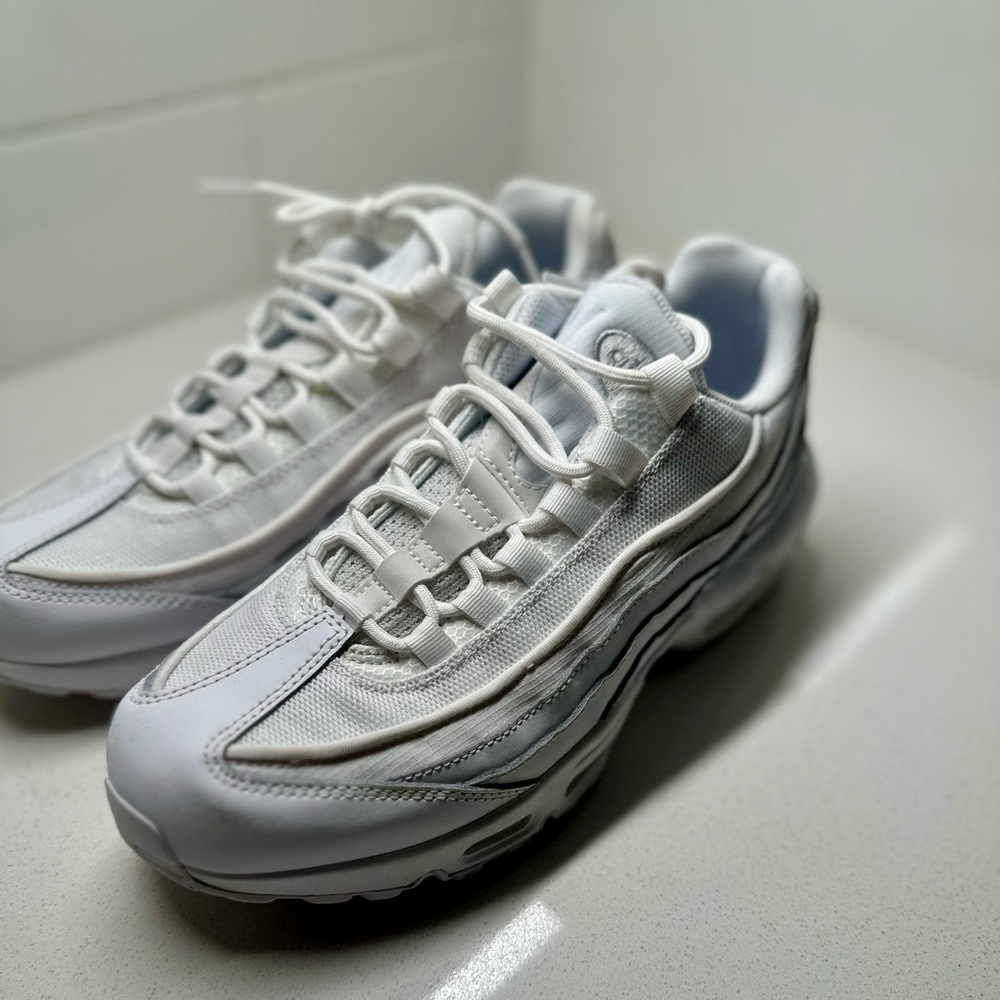 NIKE AIR MAX 95 ESSENTIAL